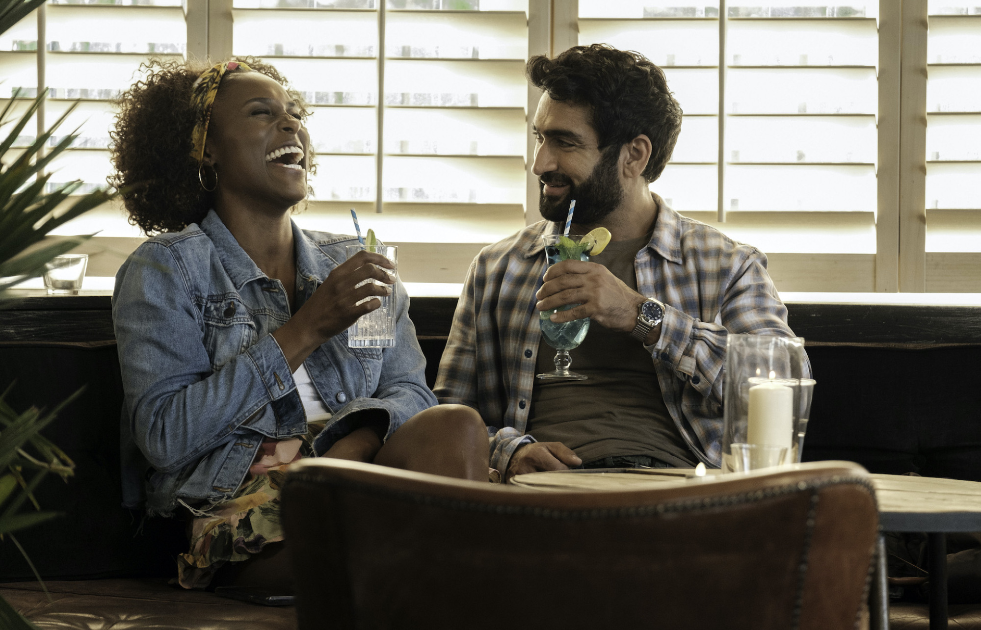 A scene from "The Lovebirds": couple in a diner